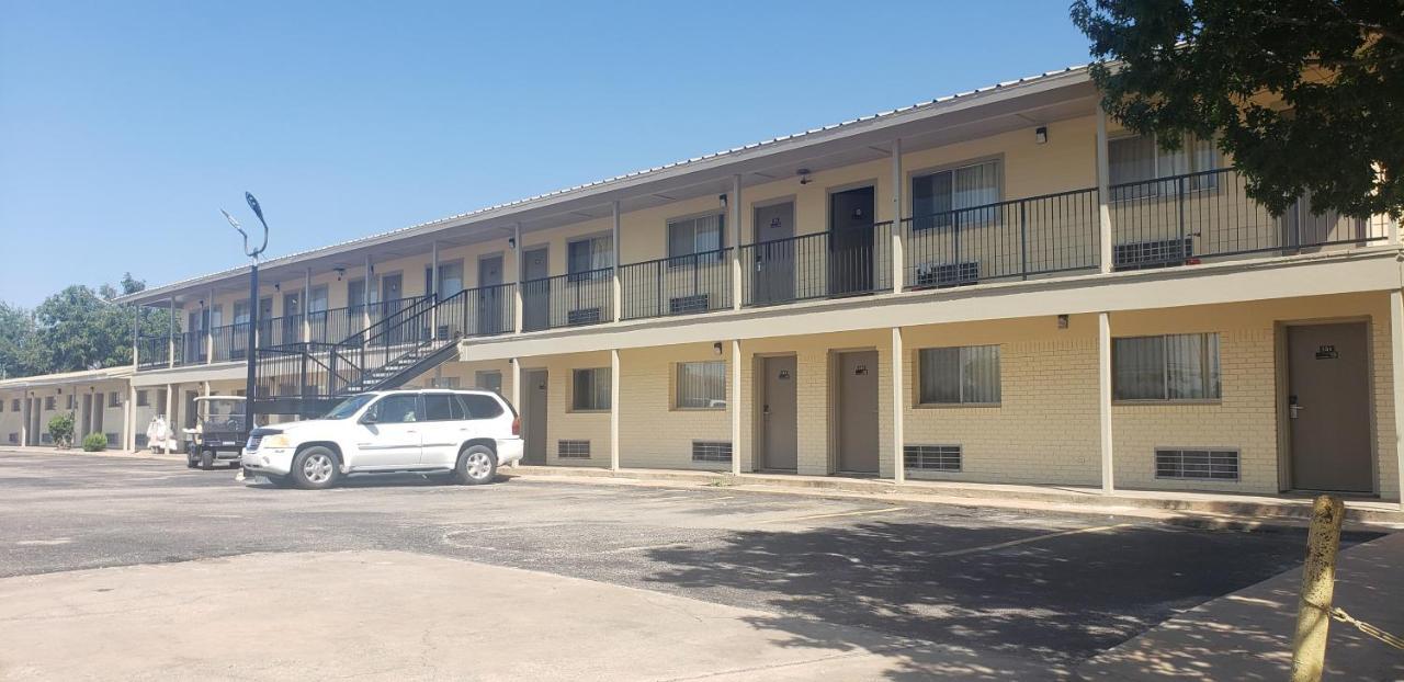 Gold Key Inn Brady エクステリア 写真
